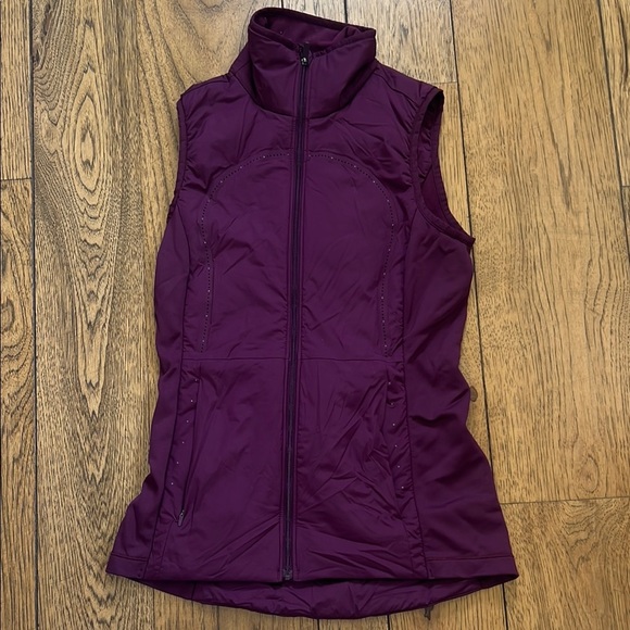 Lululemon Run For Cold Plum Vest - Picture 2 of 3